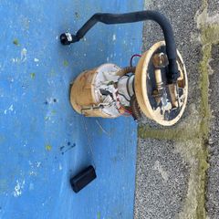 09 Volvo S40 fuel tank unit