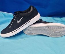 Nike Court Classic