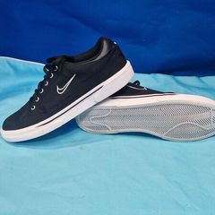 Nike Court Classic