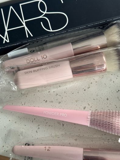 Face makeup brushes