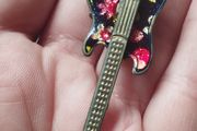 Vintage Electric Guitar Brooch.