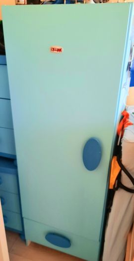 Wardrobe and two chests of drawers