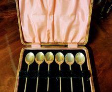 Art deco cased set of coffee bean spoons