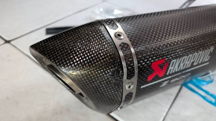 Kawasaki Z900 Akrapovic can
