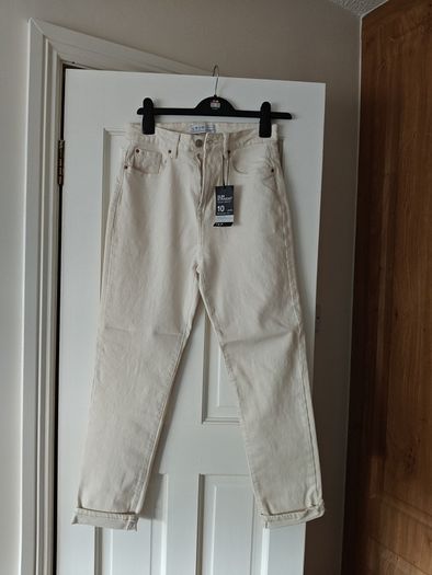 Cream Jeans