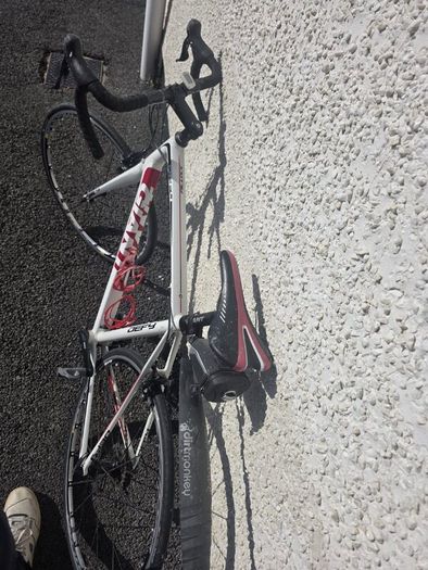 GIANT Defy road bike with aluminium frame