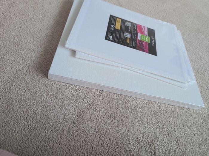 Bundle of canvas, white, arteza and crelando