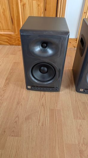 JBL LSR4326P Studio Speakers