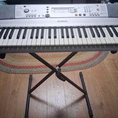 Yamaha PSR E303 YPT-300  Keyboard with Stand and Power Adapter