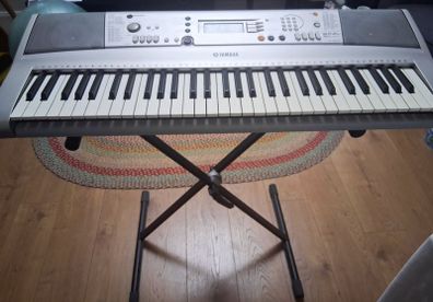Yamaha PSR E303 YPT-300  Keyboard with Stand and Power Adapter