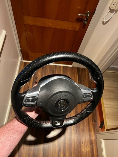 Mk6 Golf GTI flat bottom steering wheel