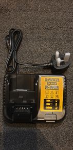 DeWalt charger DCB113