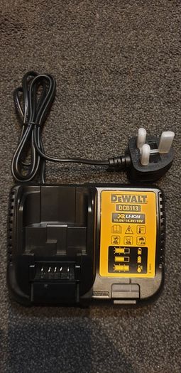 DeWalt charger DCB113
