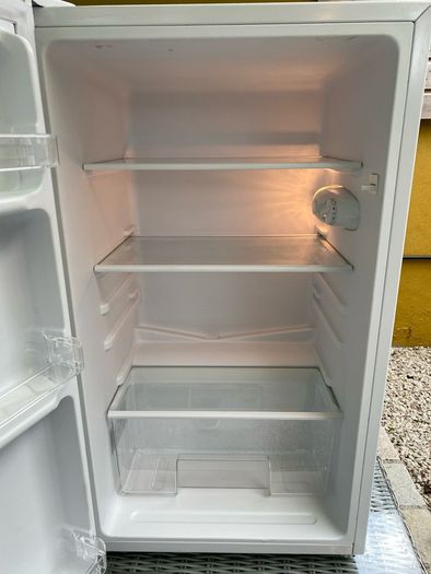 Under counter fridge