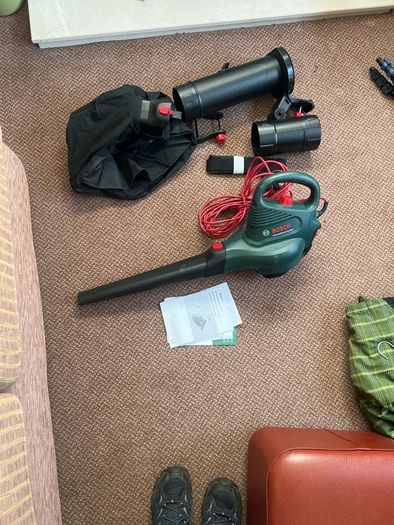 leaf blower