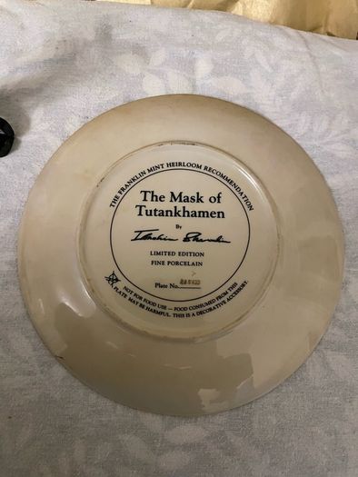 Treasures of Tutankhamun plate on stand