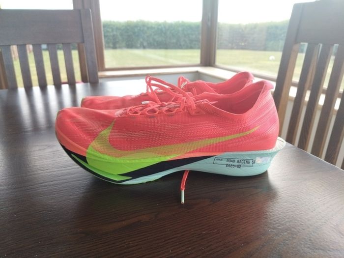 Nike Streakfly 2 UK SIZE 12