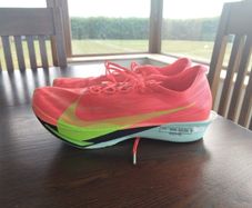 Nike Streakfly 2 UK SIZE 12