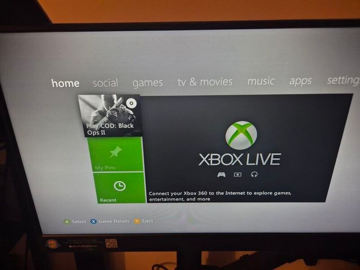 Boxed Xbox 360 Slim 250GB Console Bundle - Official Wireless Controller 4 Games