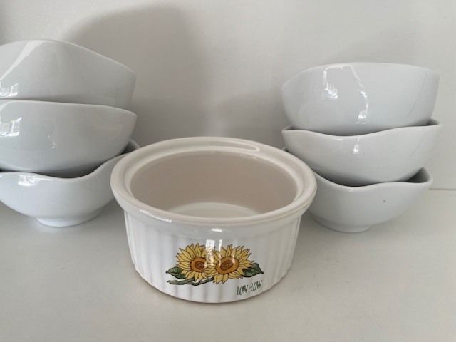 SUNFLOWER RAMEKIN Low-low.  With 6 fluted serving dishes for preserves. Total 7 items.