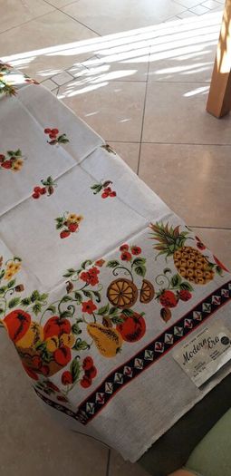 Stunning New Unused Modern Era Fine Linen Hand Printed Tablecloth 52 x 52 inches