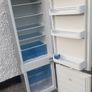 integrated fridge freezer Image 4