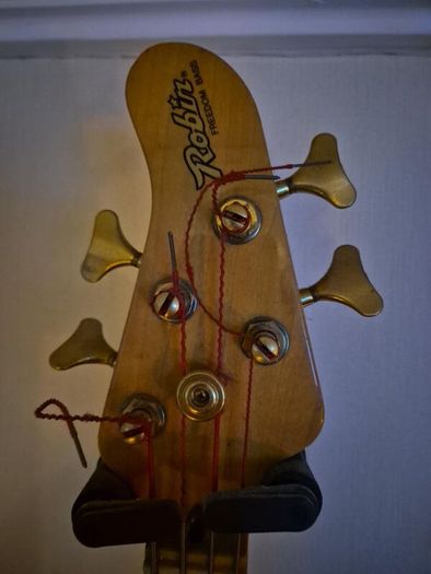 Bass Guitar-Robin Freedom II