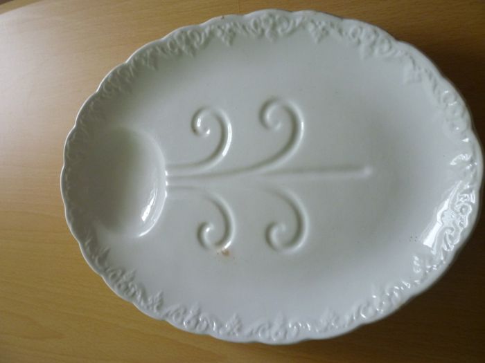 1930's Irish Serving Resting Table Plate to suit size of Chicken, Duck, Guiney Fowl, Roast- Very Good Vintage Condition.