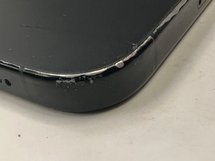 iPhone 16 Crack on Screen
