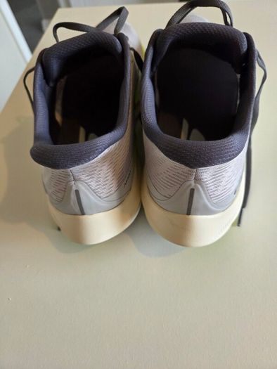 sketchers running shoes