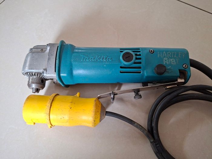 Makita DA3000R 10mm Angle Drill 110v