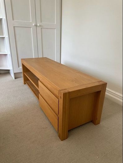 Solid oak TV unit / media stand in very good condition