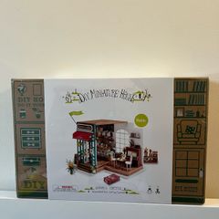 Rolife DIY Miniature House Kit - Simon's Coffee