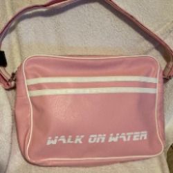 15'' Laptop bag. L 38cm x W 10cm x H 29cm. New. Pink