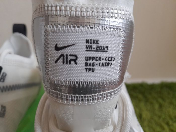 Nike Wmns Air VaporMax 2019 'Phantom Volt' UK-7.5/EUR-42 AR6632 104 Summit White/Phantom-Black-Summit White-2019