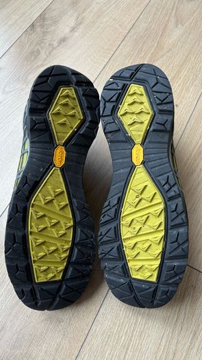 North Face low-cut hiking shoe GoreTex