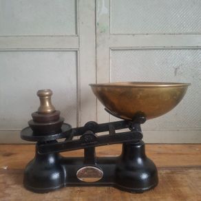 Vintage Salter Staffordshire Kitchen Scale