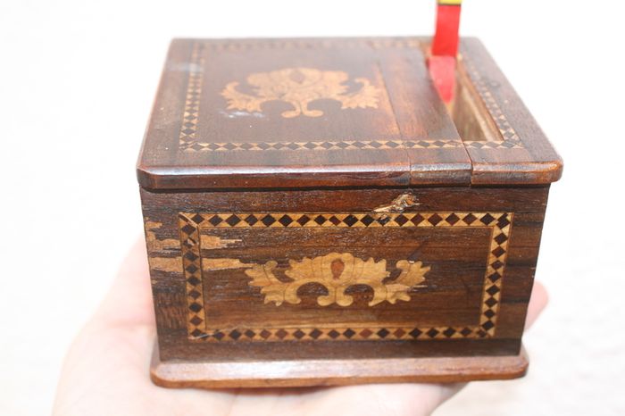 Vintage WOOD JAPANESE Cigarette Dispenser 4" x3,4" H-2,4"