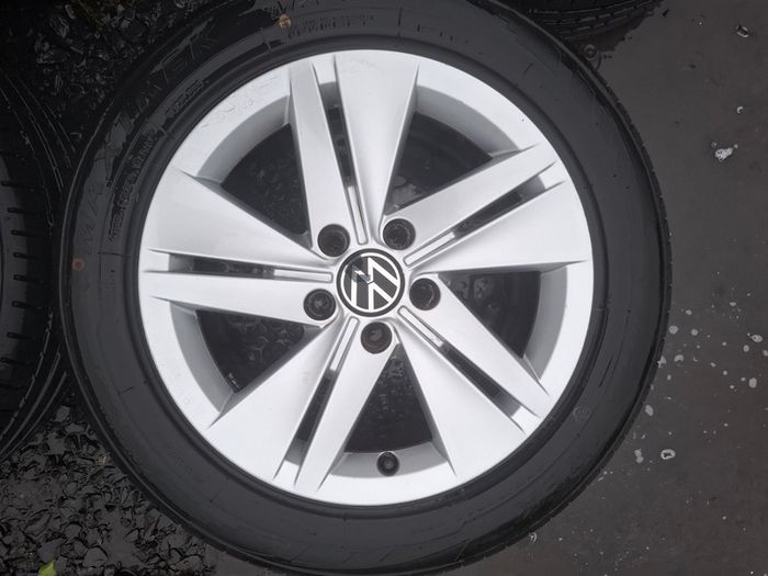 16" Genuine Vw Alloys with tyres