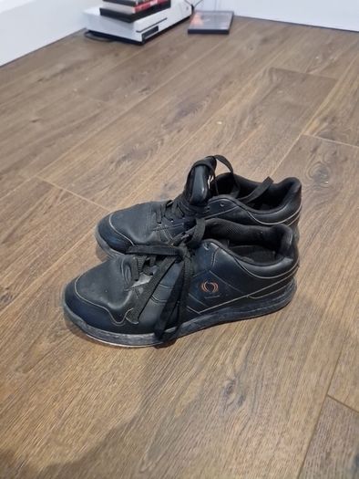 Free bowling shoes size UK 8