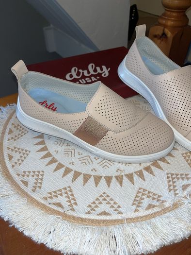 Flat shoes