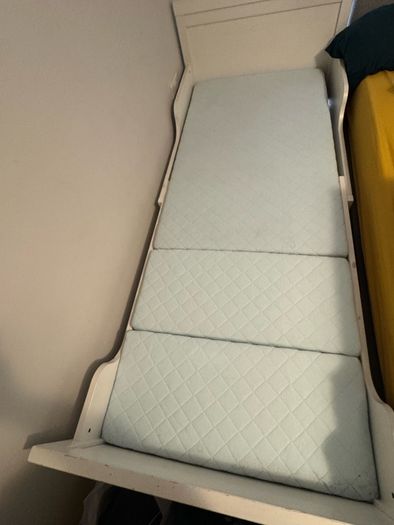 Selling IKEA extendable bed, mattress and duvet