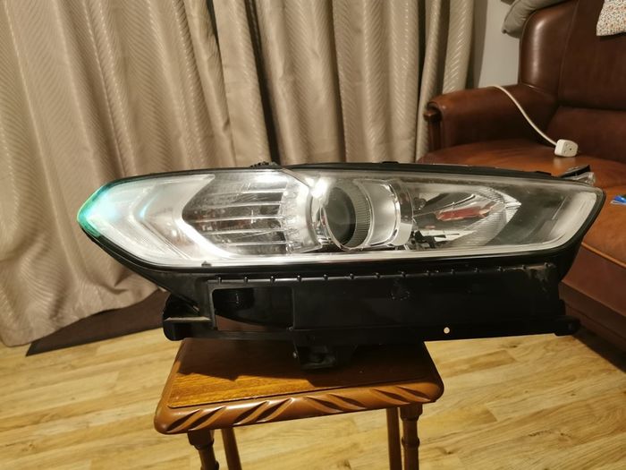 Mondeo mark 5 2016 drivers side headlamp.