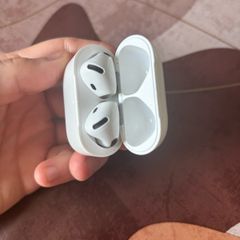 AirPods 4, like brand new only used couple times