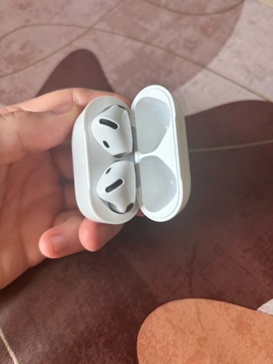 AirPods 4, like brand new only used couple times