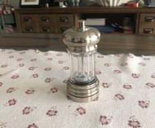 salt/pepper grinder