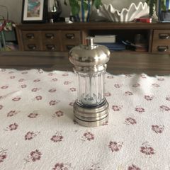 salt/pepper grinder