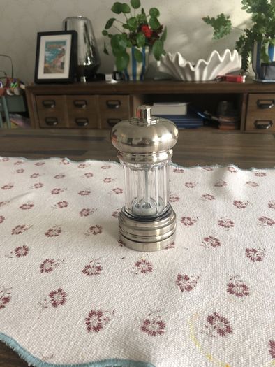 salt/pepper grinder