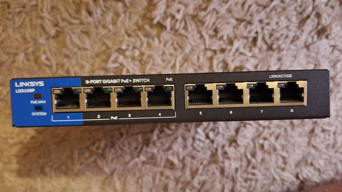 PoE switch linksys 8 ports LGS108P