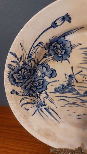 Fabulous Vintage Rare Arklow Pottery Blue and White 10 Inch Wall Plate in an Unusual Pattern with Carnations and a Windmill on a Hill, Very Aesthetic Movement in Style, Display Only